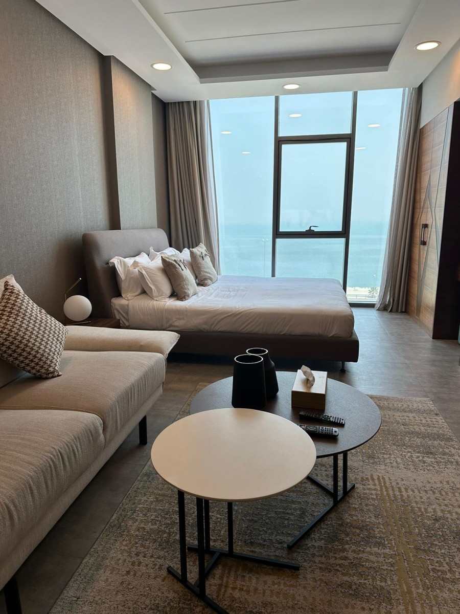 للبيع استديو مفروش تملك حر اطلاله بحريه في الحد