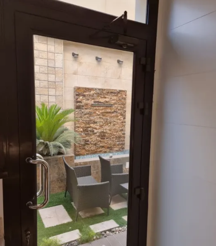 مستعدون لي بناء، كهرباء، ماء، جبس، صباغه، قاشي، نجاره، المنيوم. ديكورهندسه بي افضل جوده وأسعار.