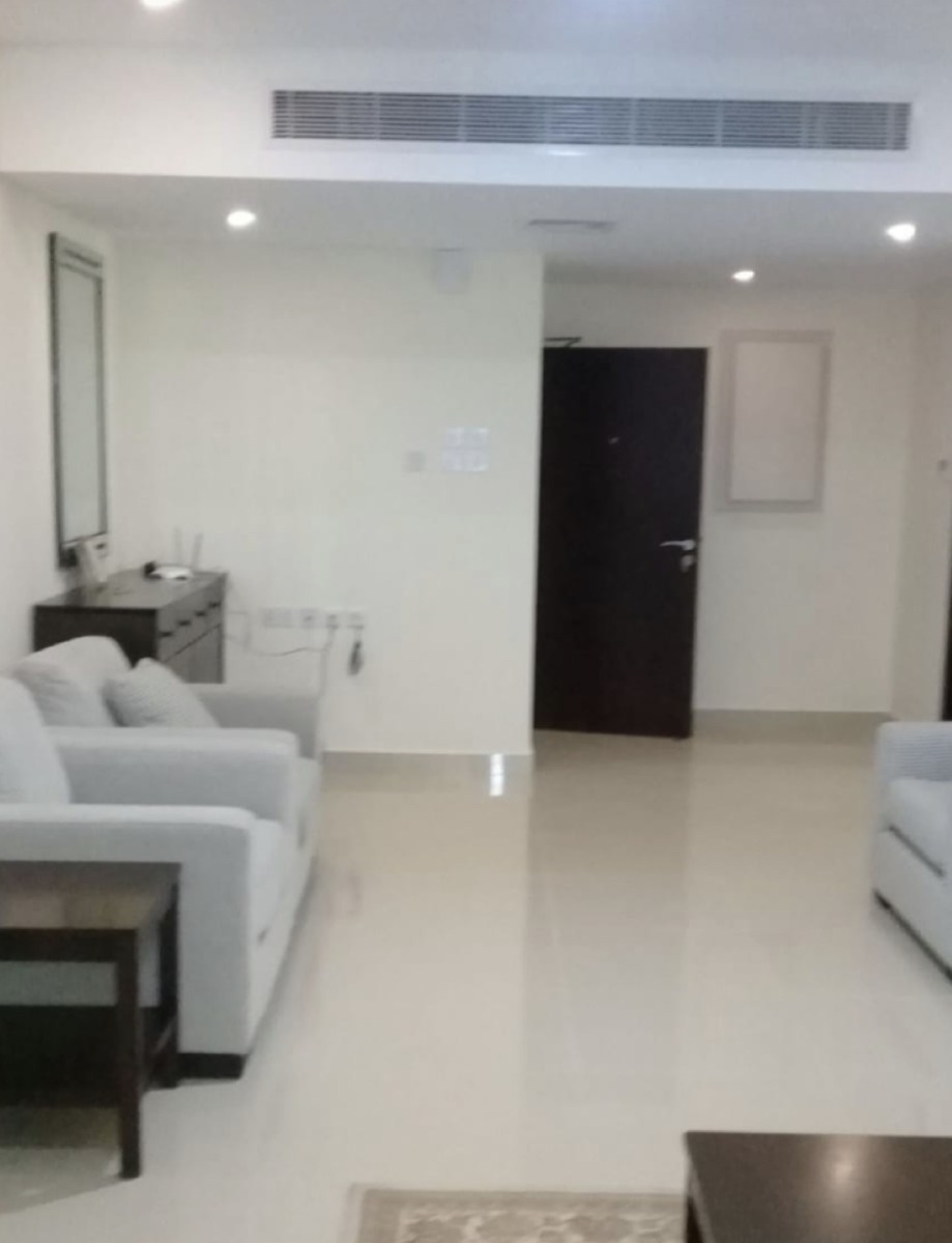 يع شقة  فخمة في البسيتين بالقرب من الجامعة الإيرلندية ومستشفى الملك حمد