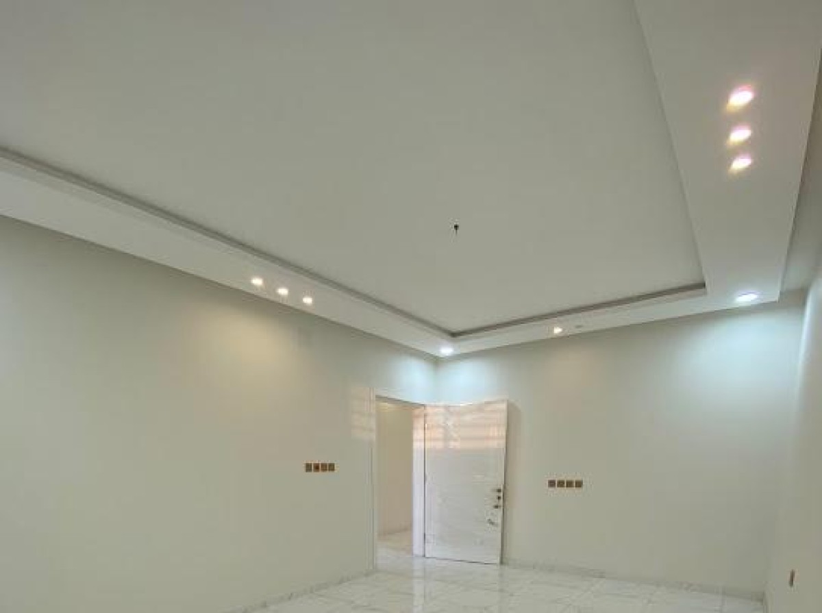 [ فلل للبيع تشطيبات فاخرة ]*جيزان - حي الشاطئ**جوار جامعة جيزان**إطلالة غربية على البحر من الادوار العلوية.**دورين وملحق